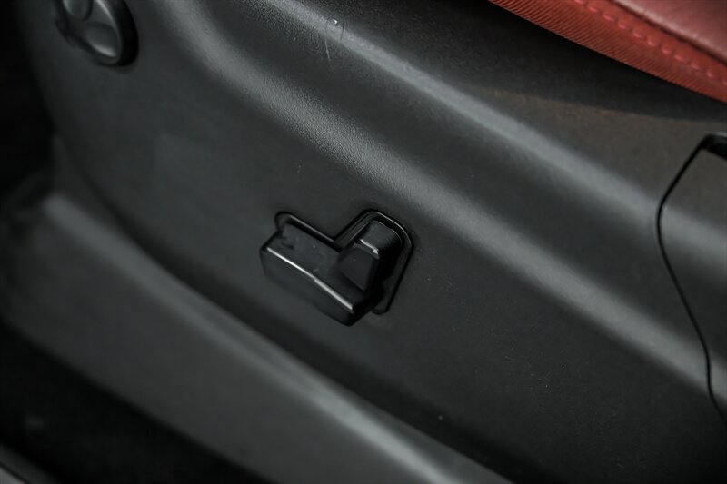 Used 2020 Dodge Durango R/T w/ Technology Group AWD/4WD image 21