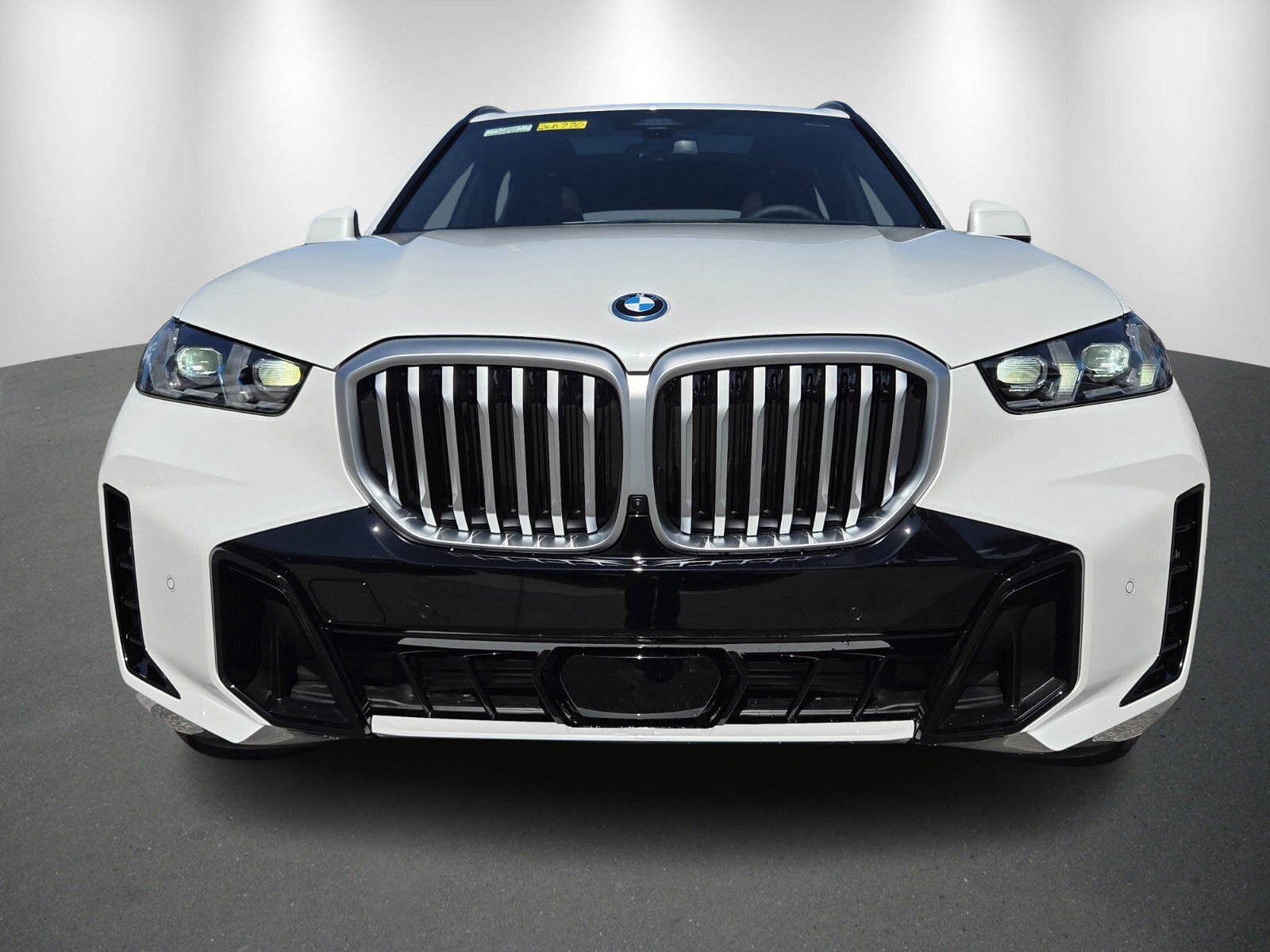 New 2026 BMW X5 xDrive50e w/ M Sport Package AWD/4WD image 2