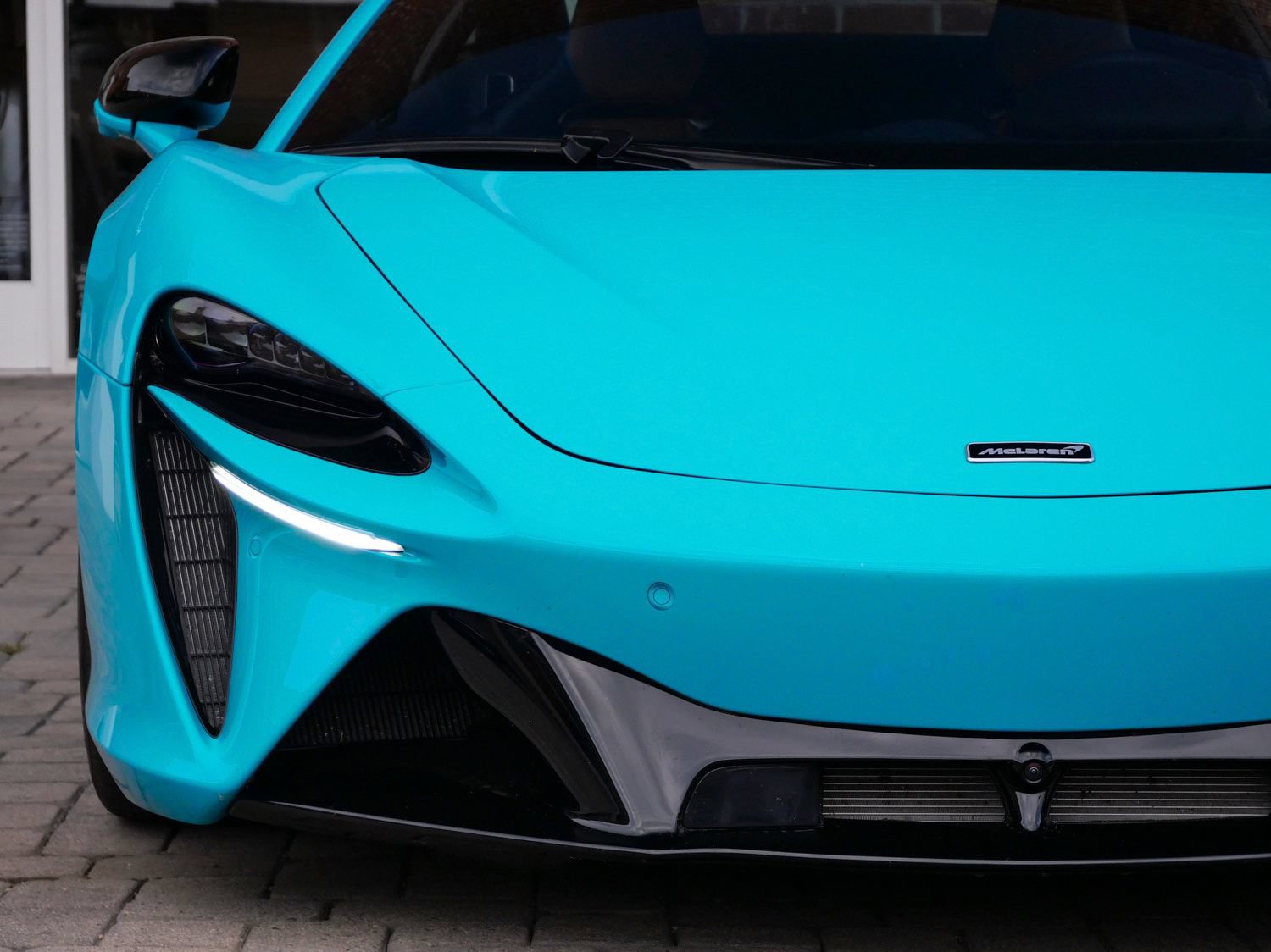 Used 2023 McLaren Artura RWD image 6