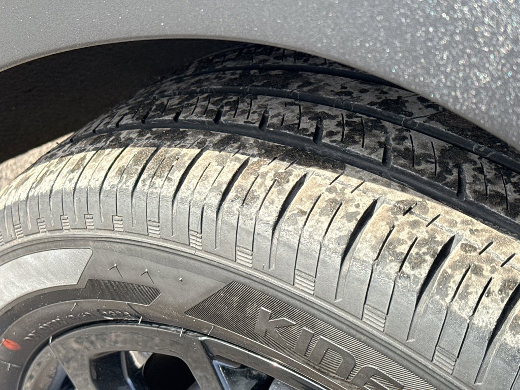 Used 2023 GMC Terrain SLE w/ Driver Convenience Package image 10