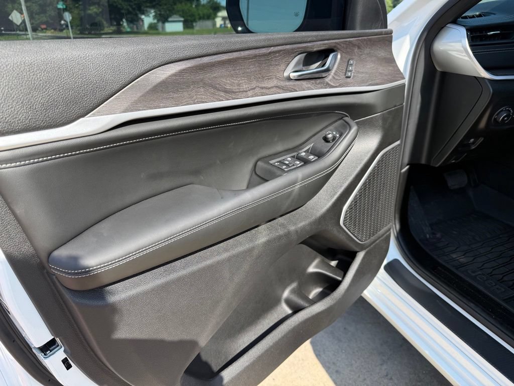 Used 2026 Jeep Grand Cherokee Limited AWD/4WD image 24