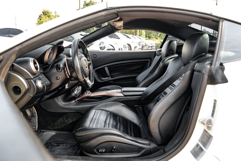 Used 2014 Ferrari California RWD image 34