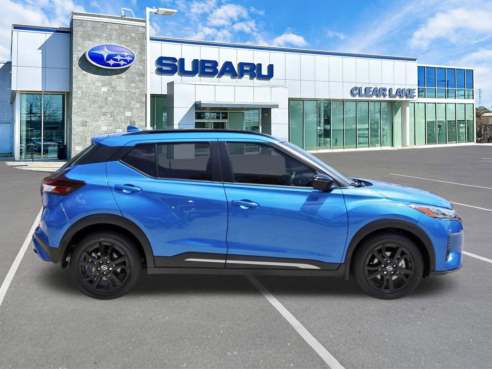 Used 2023 Nissan Kicks SR w/ SR Premium Package FWD image 7