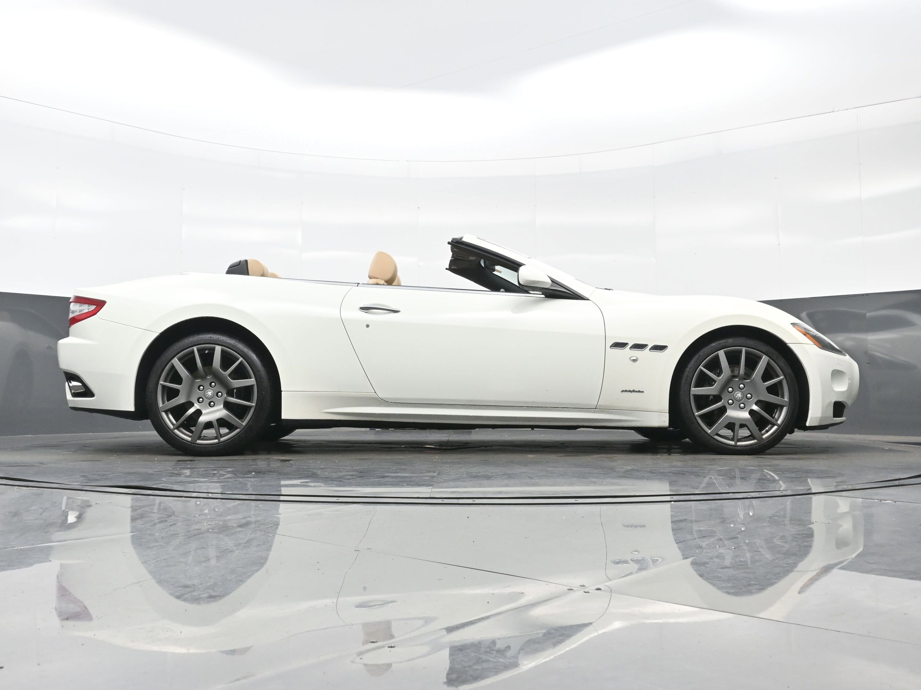 Used 2013 Maserati GranTurismo Sport image 24