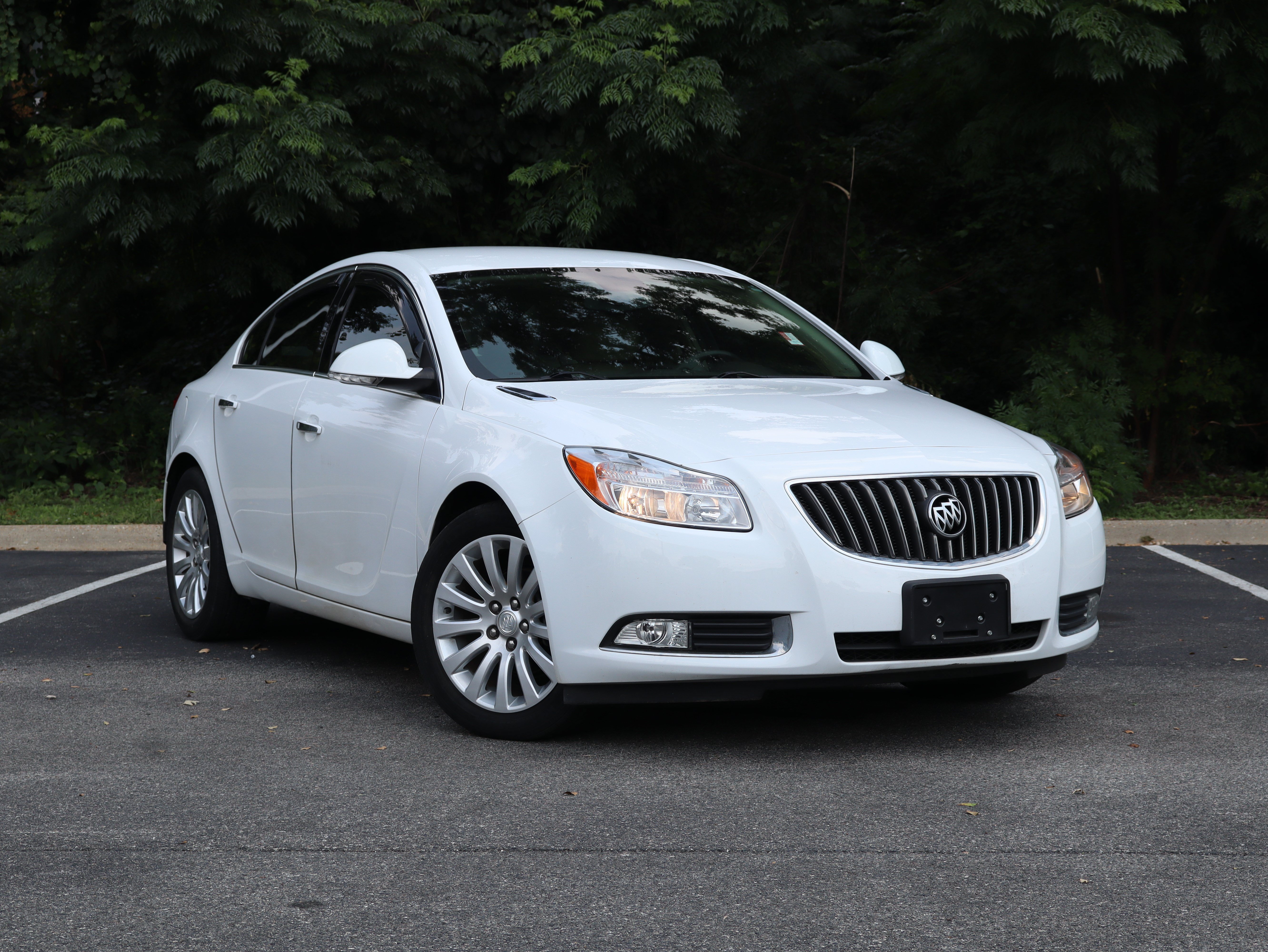 Used 2012 Buick Regal Premium FWD image 2