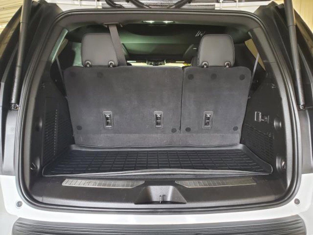 Used 2021 GMC Yukon Denali w/ Denali Premium Package image 8