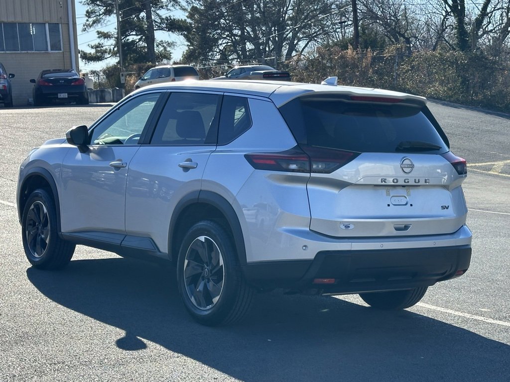 Used 2024 Nissan Rogue SV image 6