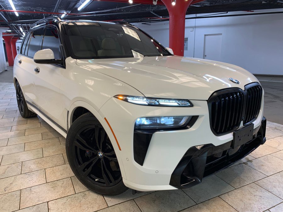 Used 2025 BMW X7 xDrive40i w/ Executive Package AWD/4WD image 3