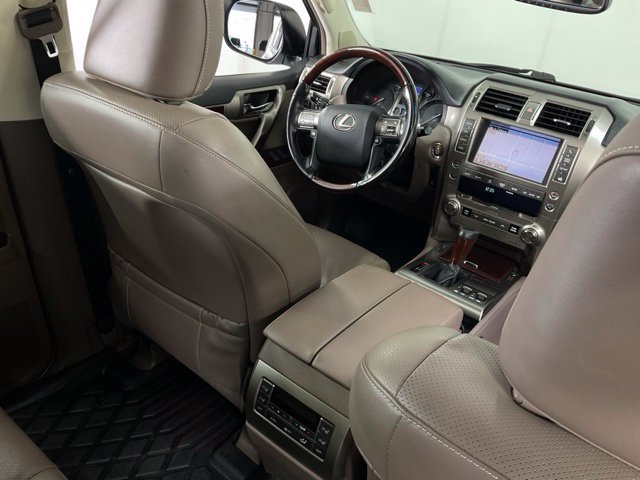 Used 2017 Lexus GX 460 AWD/4WD image 32