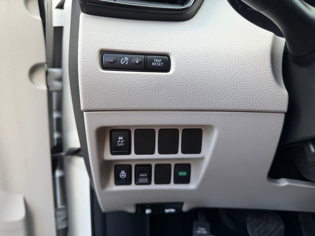 Used 2018 Nissan Rogue Sport SV w/ SV All-Weather Package image 14