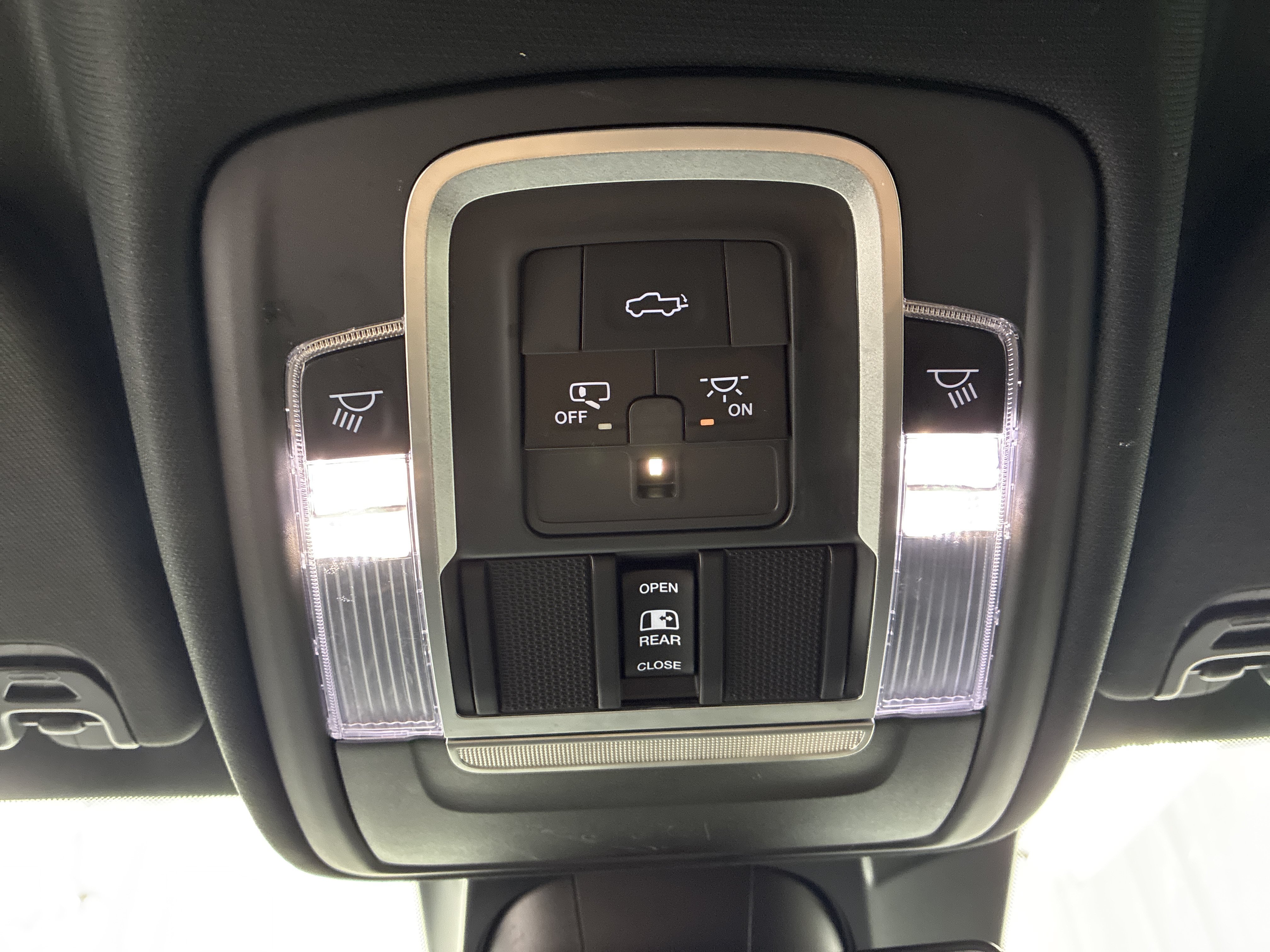Used 2021 RAM 1500 Laramie w/ Sport Appearance Package AWD/4WD image 19