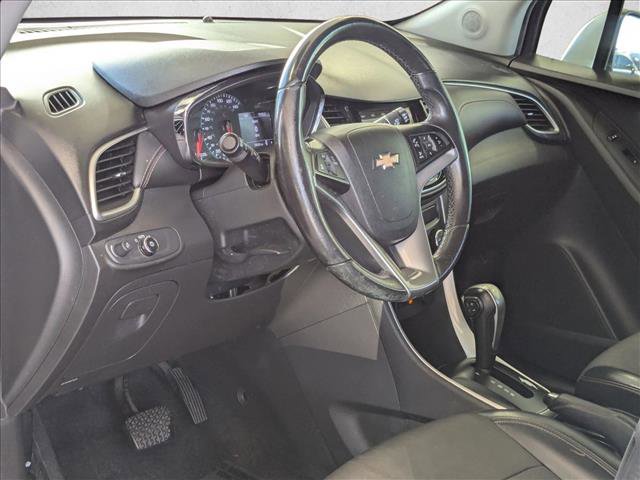 Used 2019 Chevrolet Trax LT w/ LT Convenience Package FWD image 2