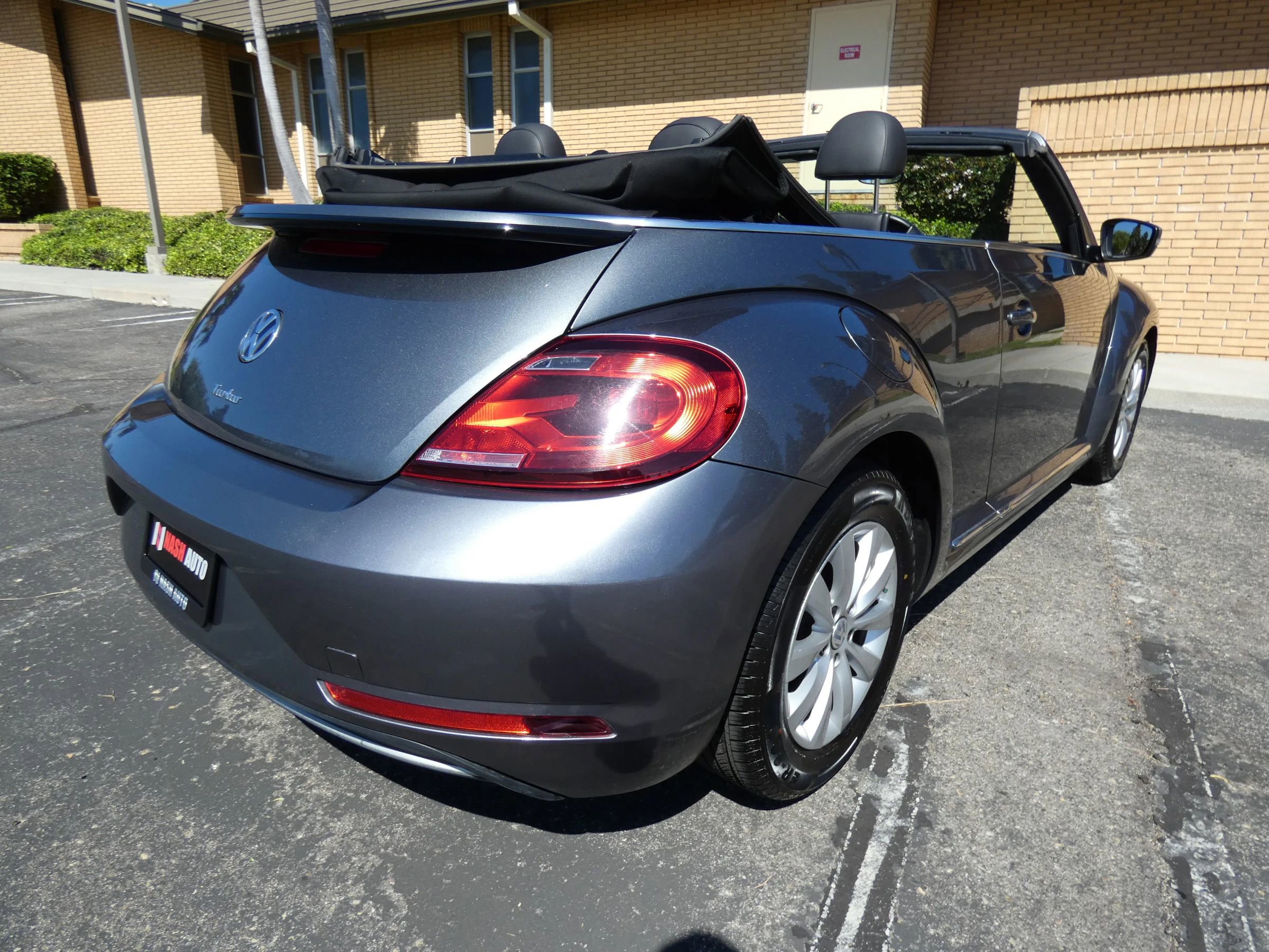 Used 2018 Volkswagen Beetle 2.0T S image 9