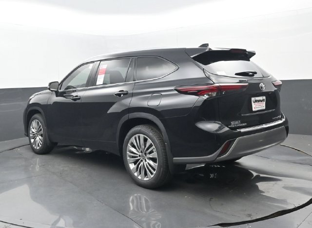 New 2026 Toyota Highlander Platinum AWD/4WD image 3