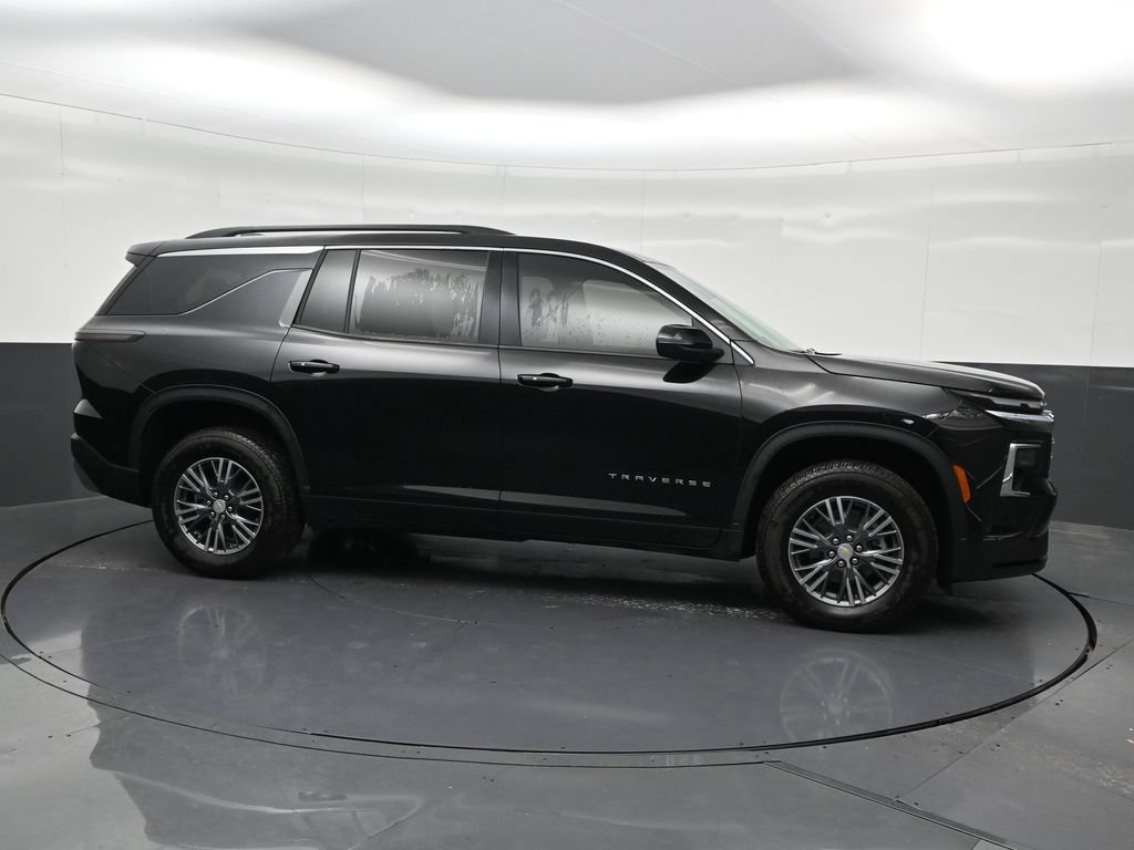 Used 2026 Chevrolet Traverse LT FWD image 7