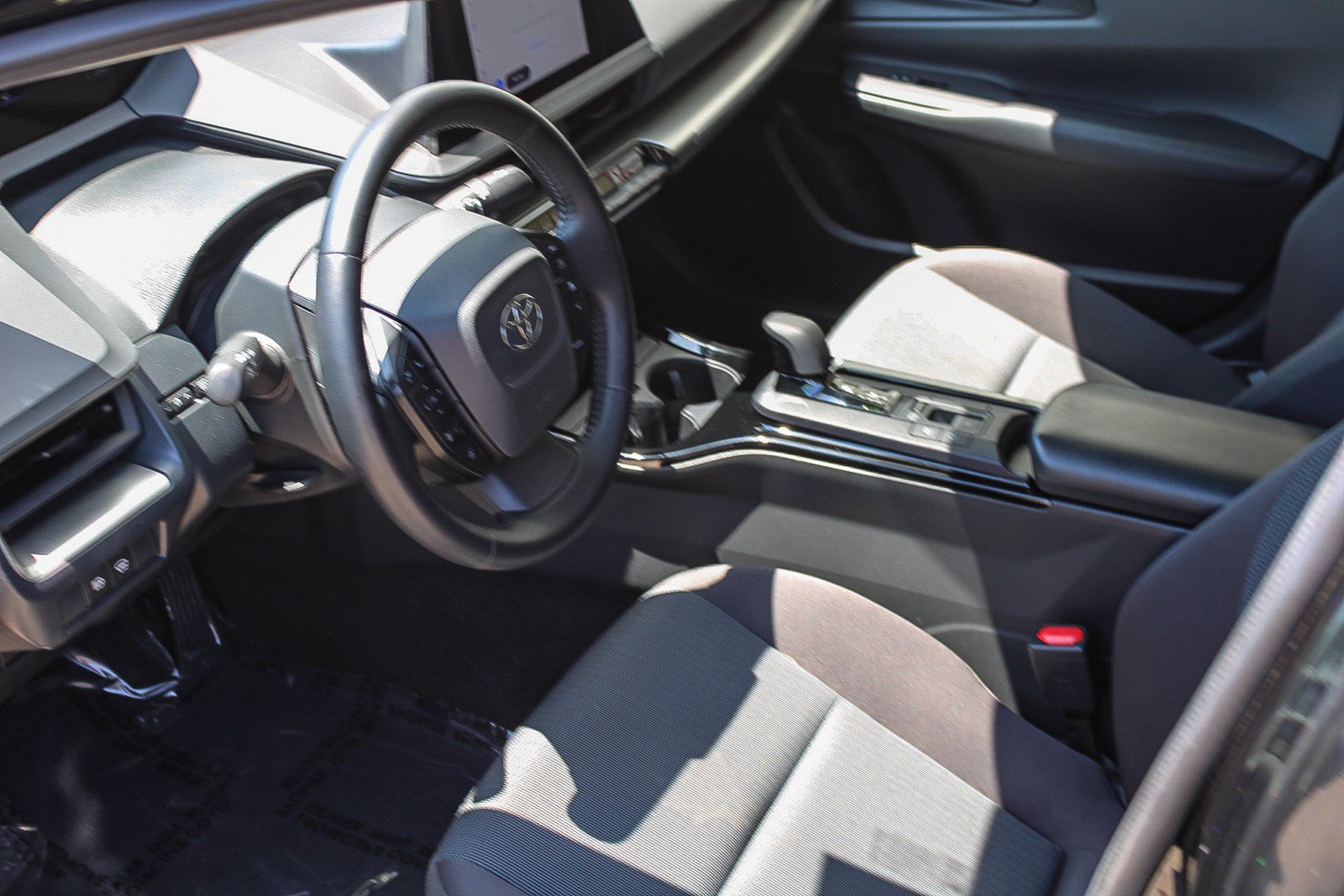 Certified 2025 Toyota Prius LE AWD/4WD image 19