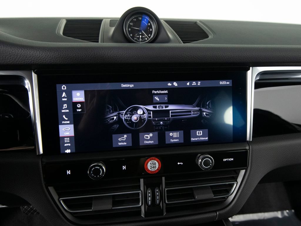 Certified 2025 Porsche Macan image 26
