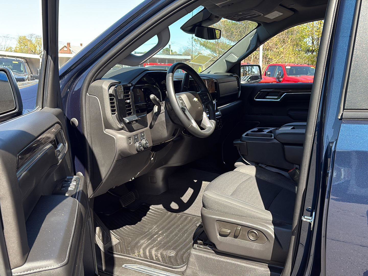 Certified 2023 Chevrolet Silverado 1500 LT AWD/4WD image 18