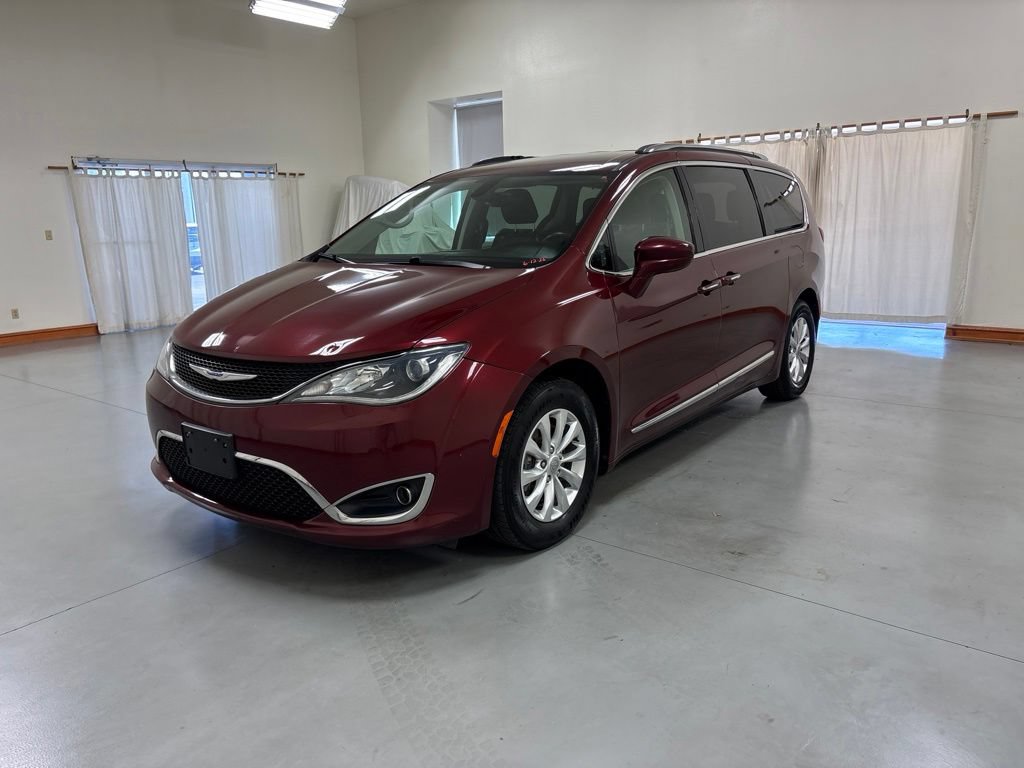 Used 2019 Chrysler Pacifica Touring-L FWD image 4