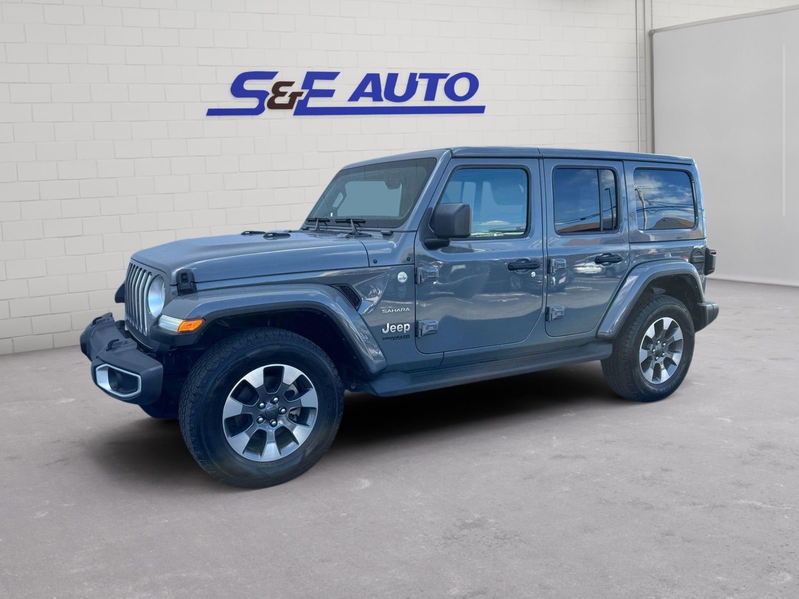 Used 2022 Jeep Wrangler Unlimited Sahara w/ Dual Top Group AWD/4WD image 1