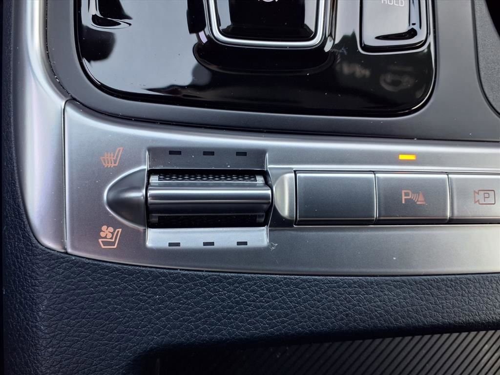 Used 2026 Kia Carnival SX w/ SX Dark Edition Package FWD image 9