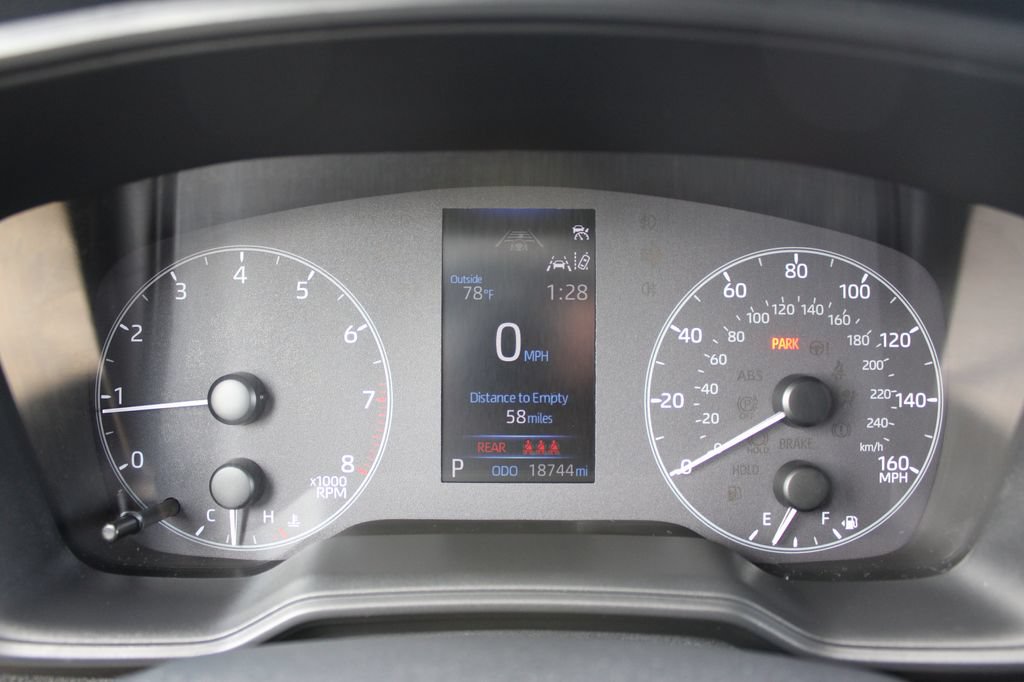 Used 2023 Toyota Corolla Cross LE w/ Moonroof Package AWD/4WD image 27