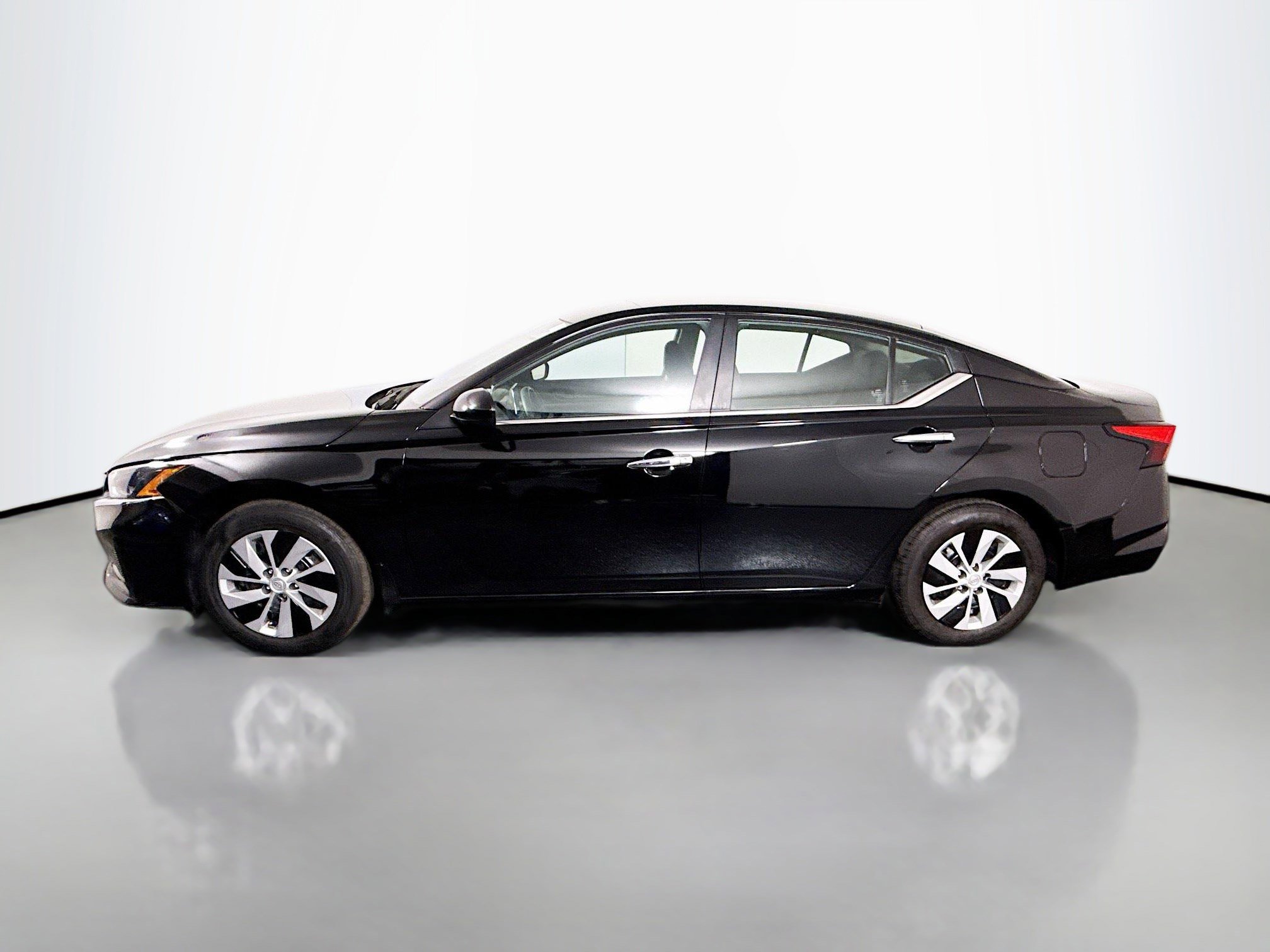 Used 2023 Nissan Altima 2.5 S image 6