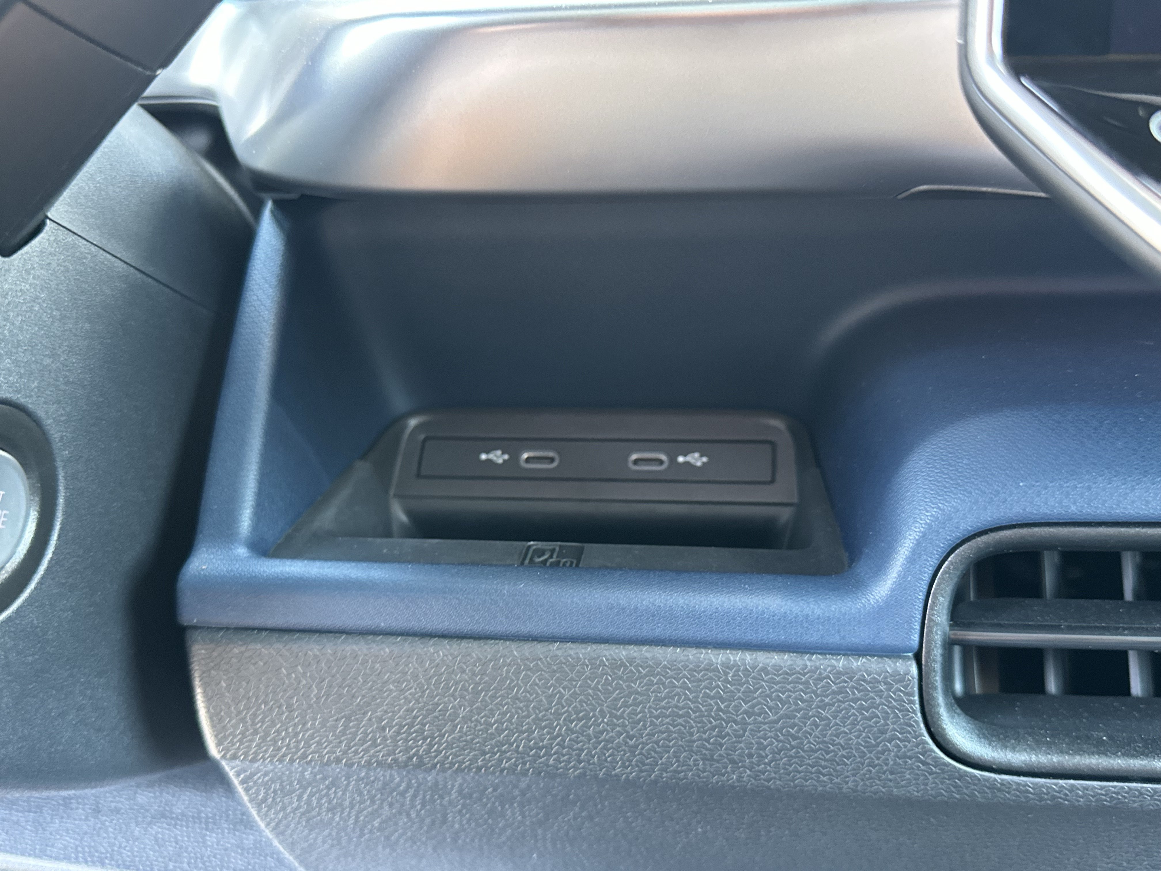 Certified 2025 Volkswagen ID. Buzz Pro S Plus AWD/4WD image 26