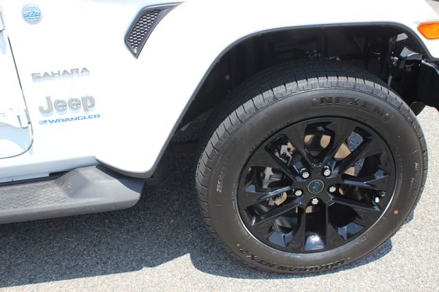 Used 2024 Jeep Wrangler Unlimited Sahara w/ Technology Group AWD/4WD image 36