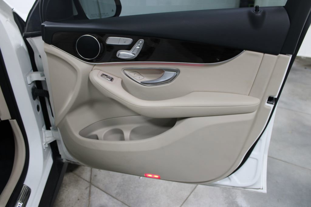 Used 2022 Mercedes-Benz GLC 300 4MATIC image 21