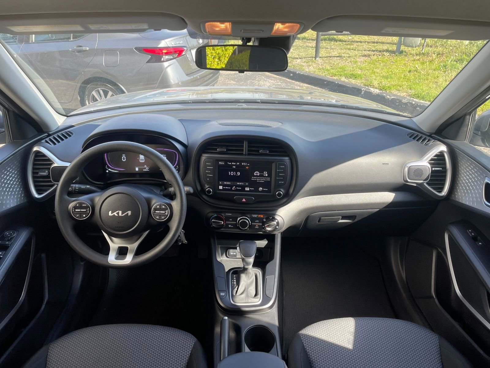 Used 2025 Kia Soul LX w/ LX Technology Package image 31