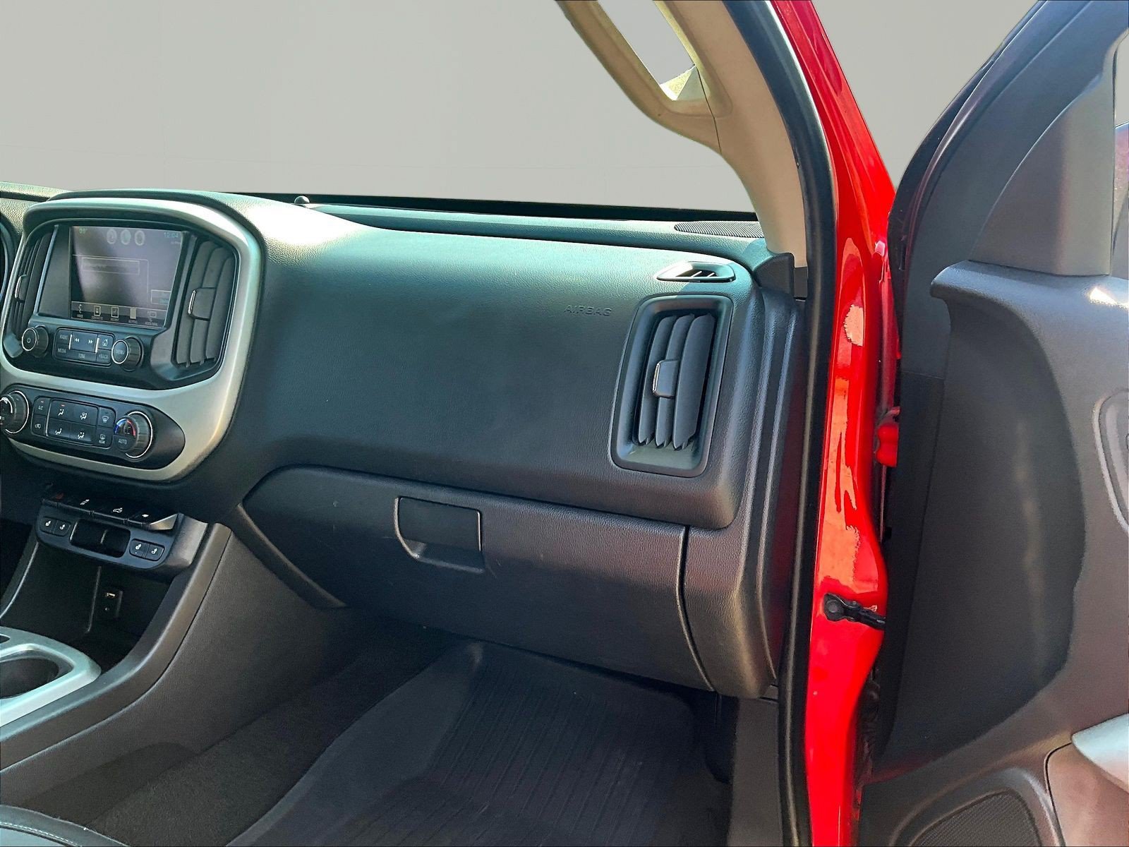 Used 2015 Chevrolet Colorado LT w/ Luxury Package RWD image 26