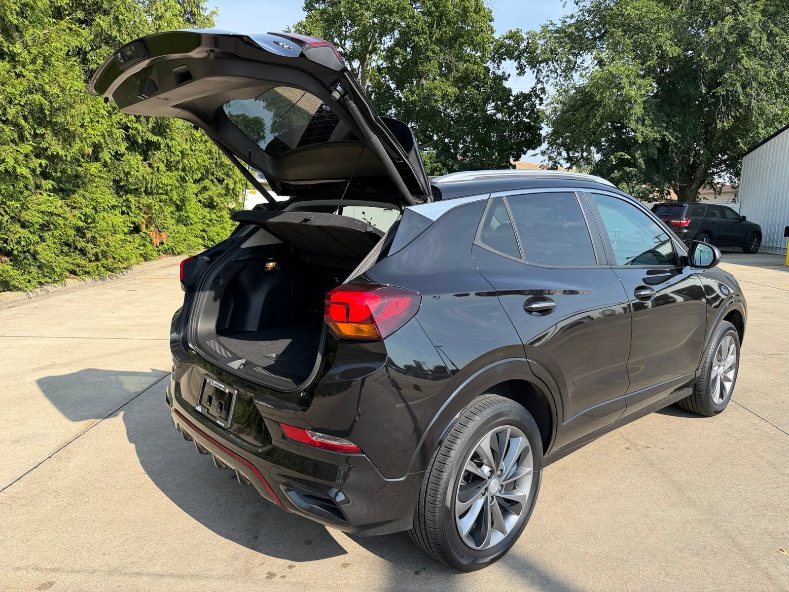 Used 2023 Buick Encore GX Select w/ Sport Touring Package AWD/4WD image 32