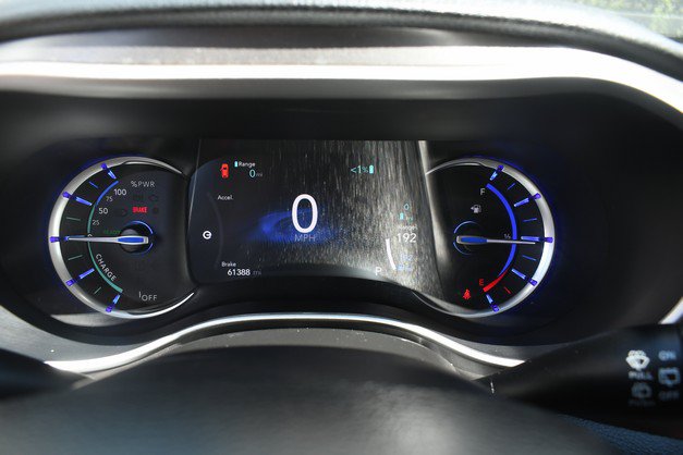 Used 2024 Chrysler Pacifica Limited FWD image 32