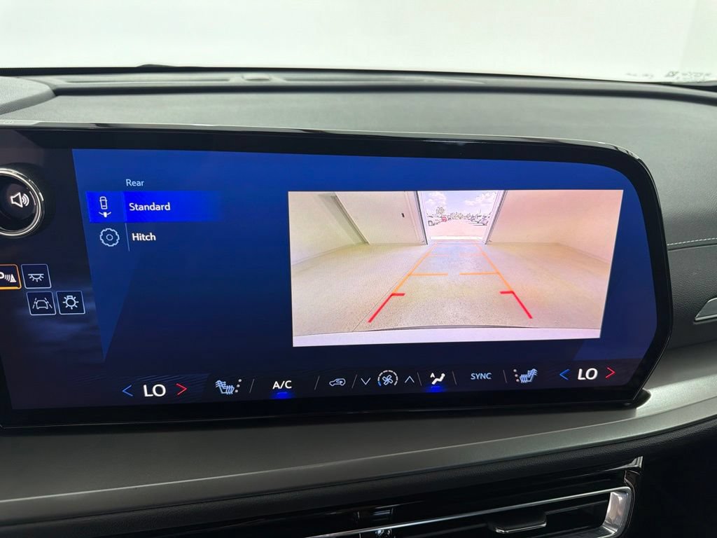 Used 2025 Chevrolet Traverse LT w/ LPO, Floor Liner Package FWD image 14