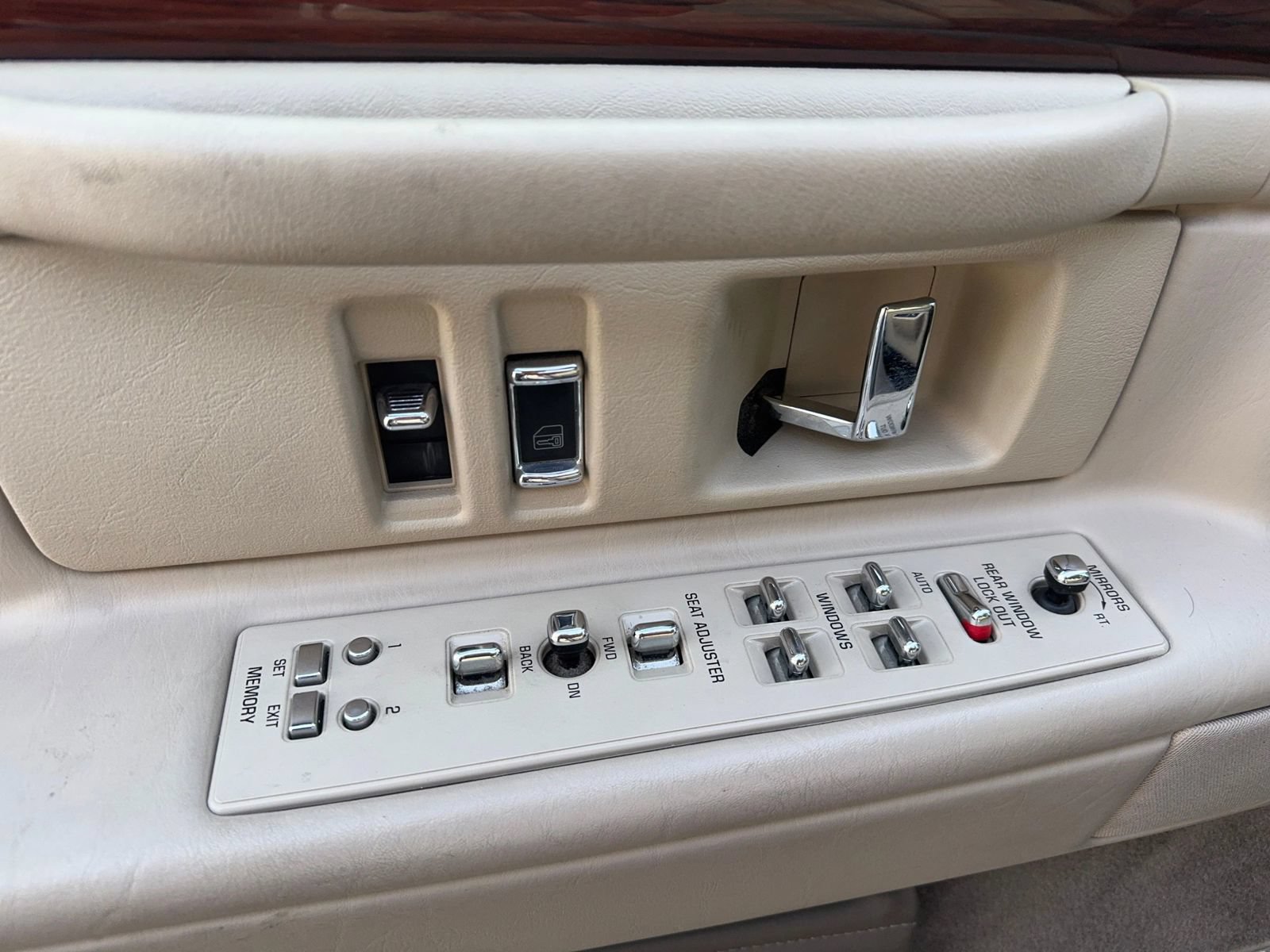 Used 1994 Cadillac De Ville Concours FWD image 14