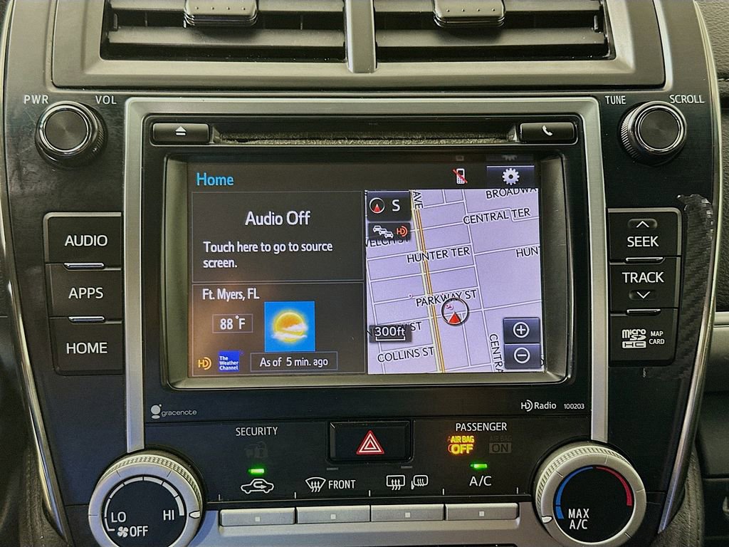 Used 2014 Toyota Camry SE w/ Leather Package FWD image 18