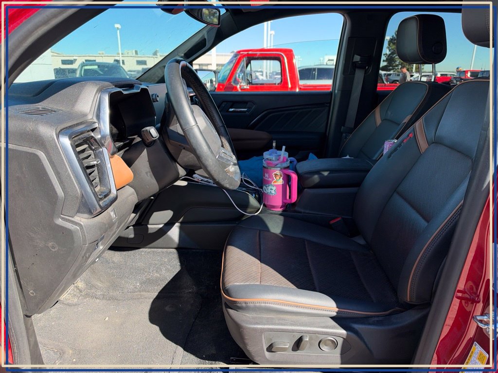 Used 2025 GMC Canyon AT4 w/ AT4 Premium Package AWD/4WD image 2