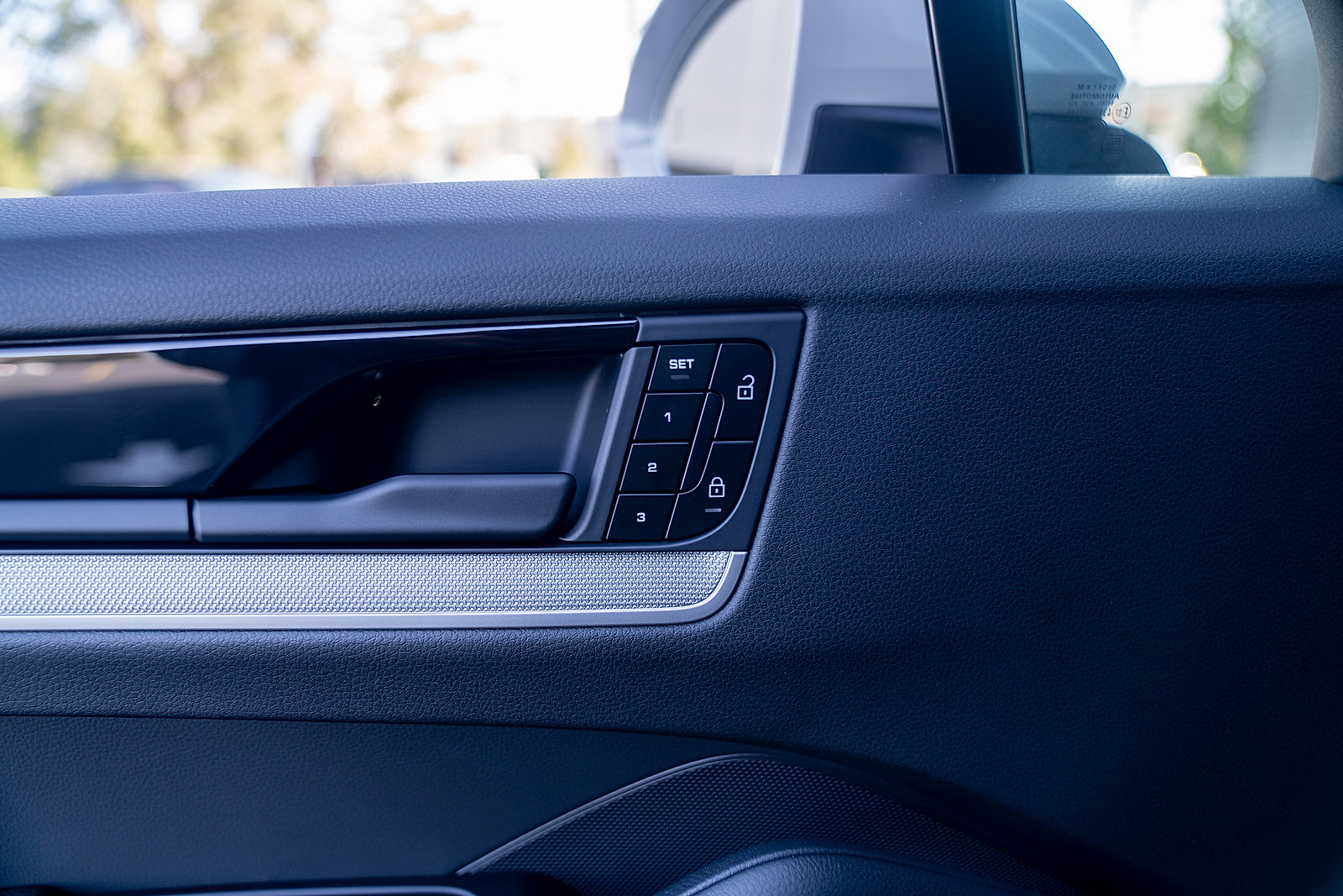 Used 2025 Porsche Cayenne E-Hybrid Coupe image 18