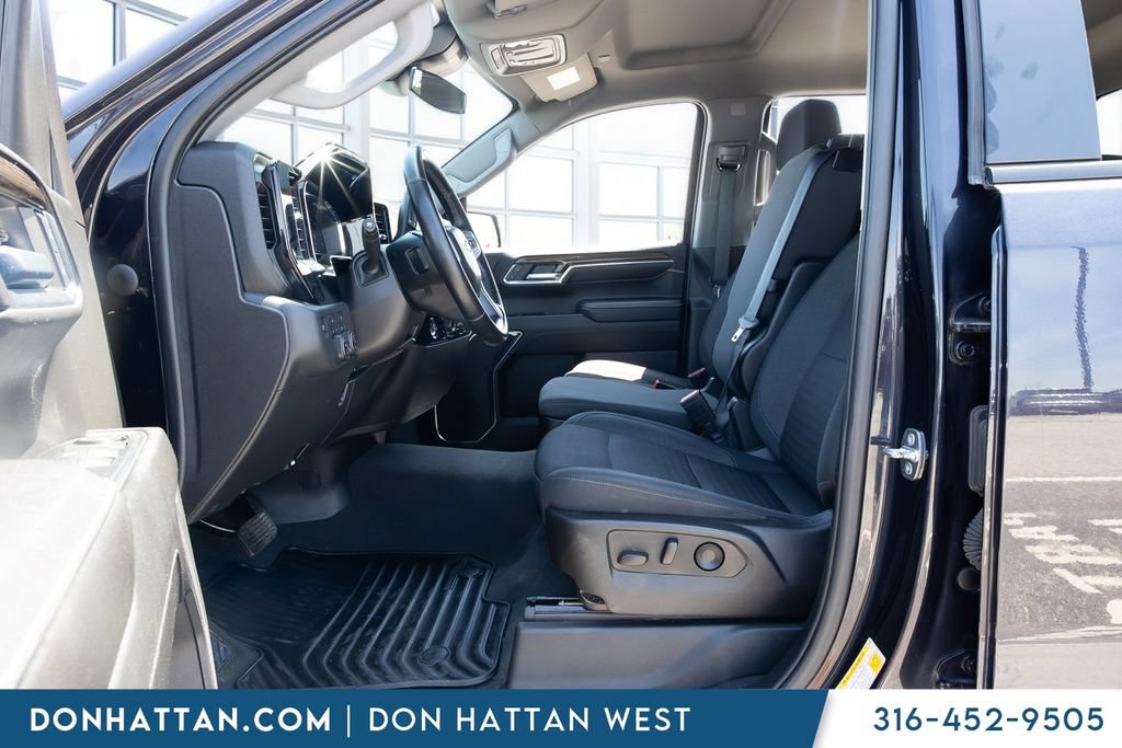 Used 2023 Chevrolet Silverado 1500 LT AWD/4WD image 3
