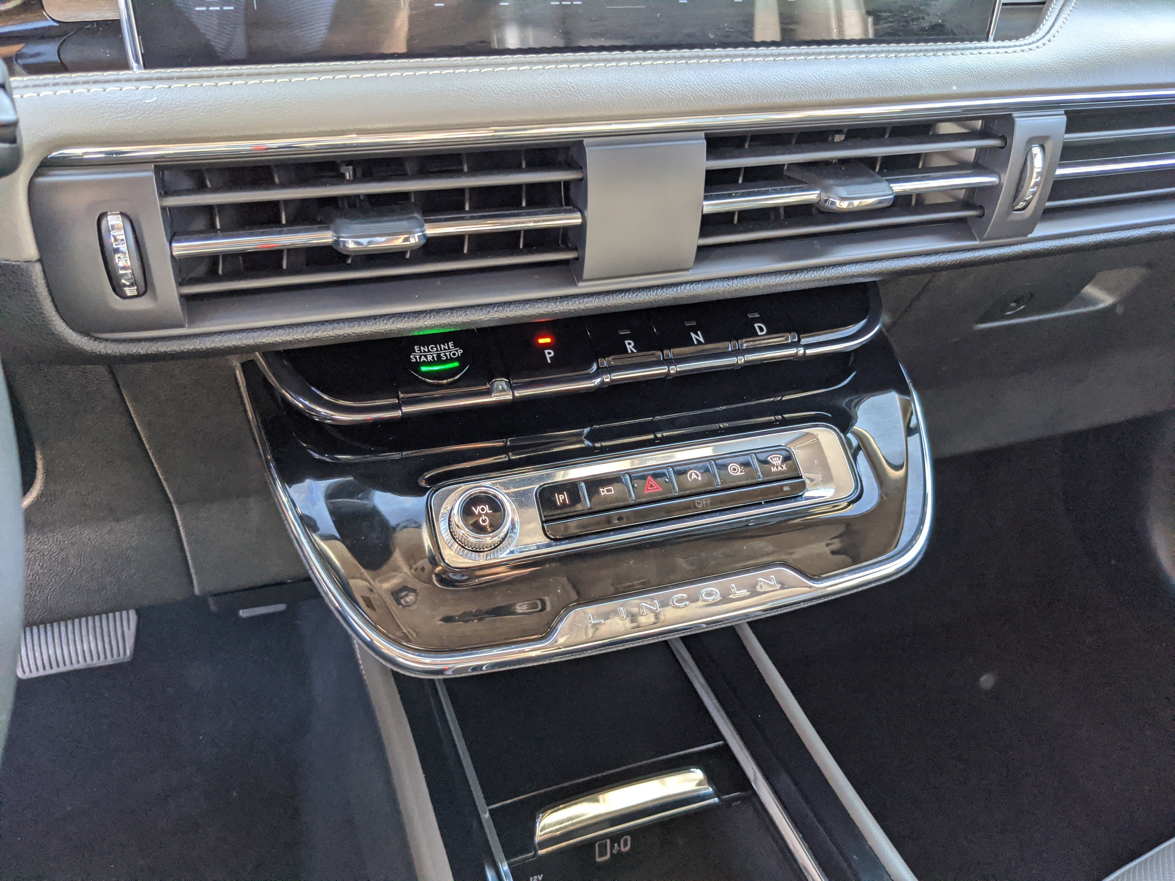 Used 2024 Lincoln Corsair Reserve image 28