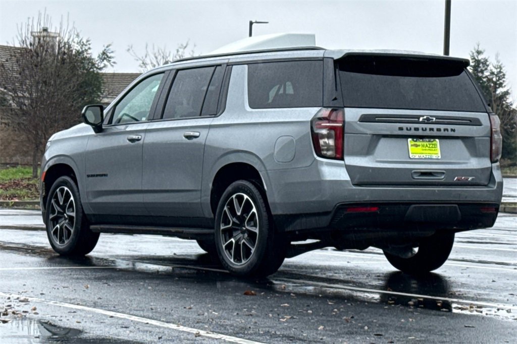 Used 2024 Chevrolet Suburban RST image 3