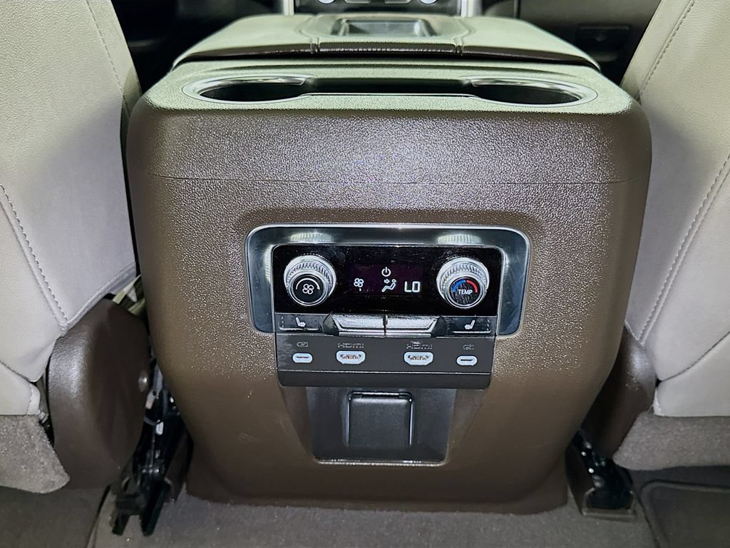 Used 2024 GMC Yukon XL SLT w/ SLT Luxury Package AWD/4WD image 25