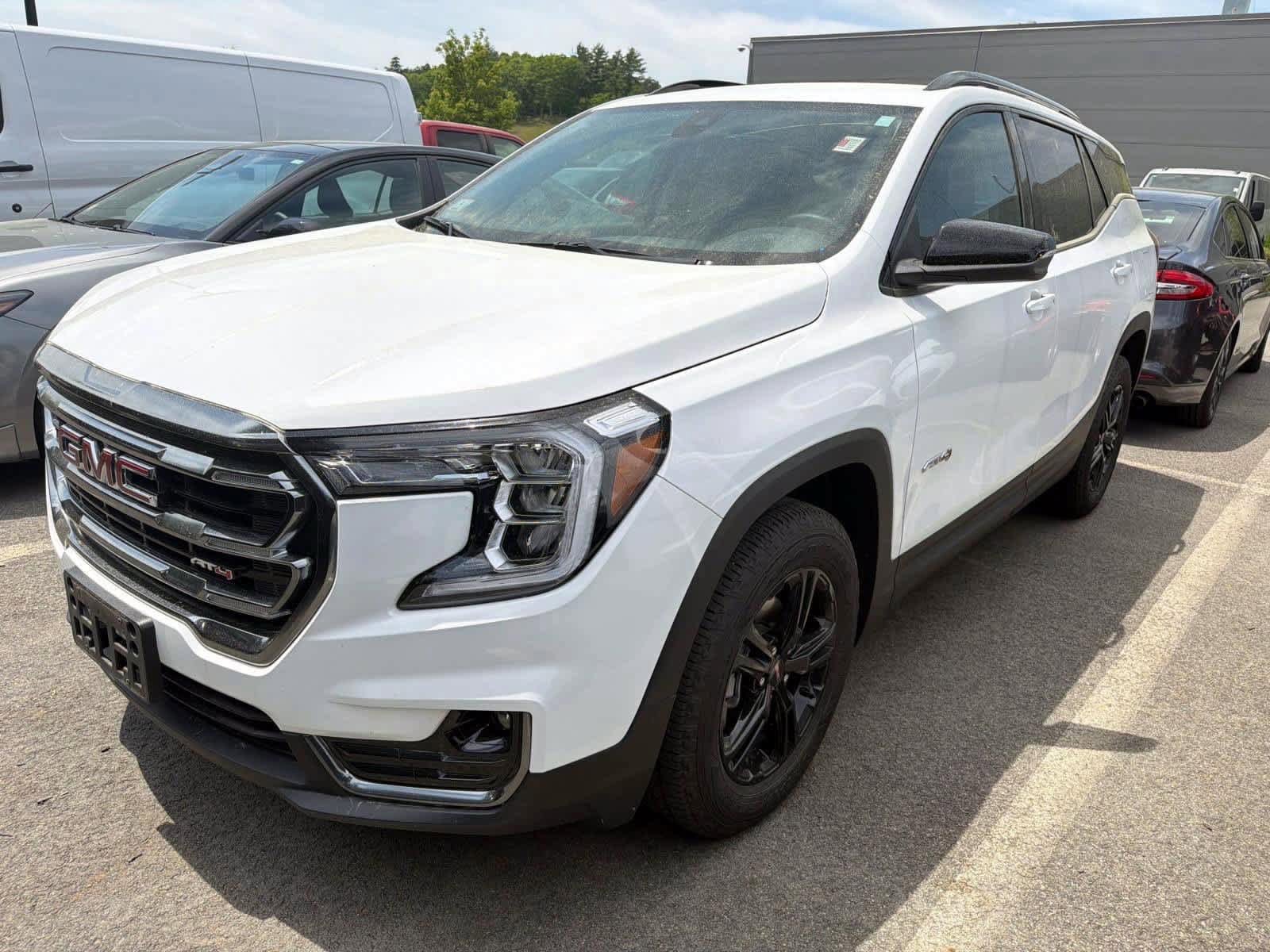 Used 2024 GMC Terrain AT4 AWD/4WD image 3