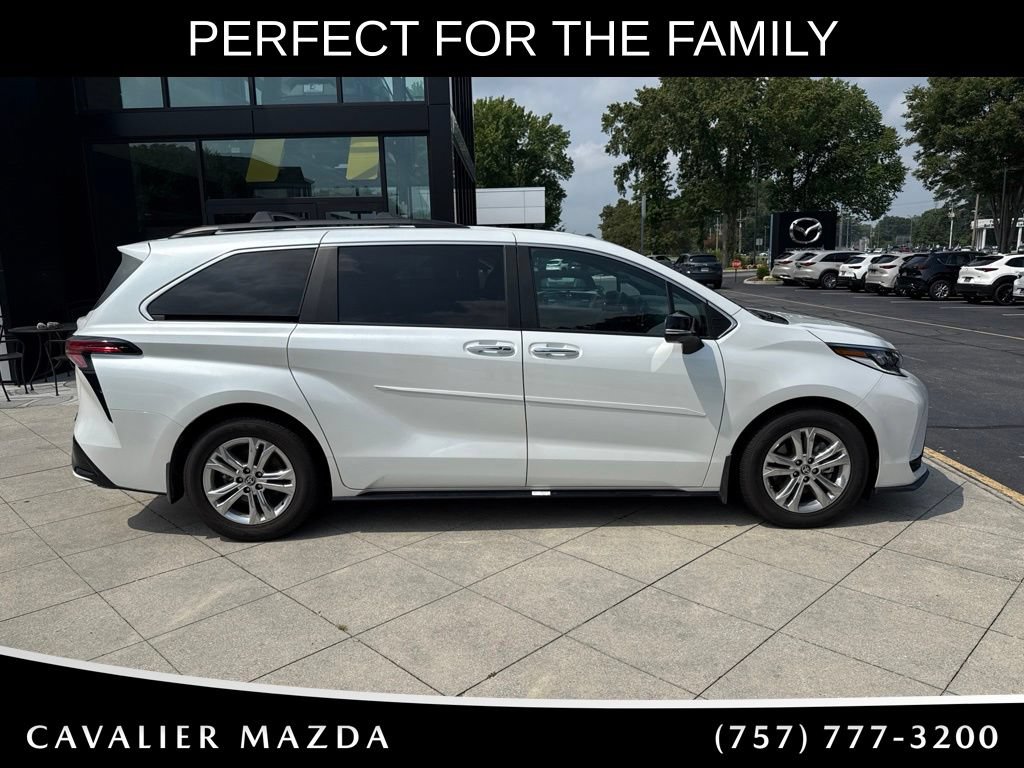 Used 2023 Toyota Sienna XSE w/ Protection Package (TMS) AWD/4WD image 5