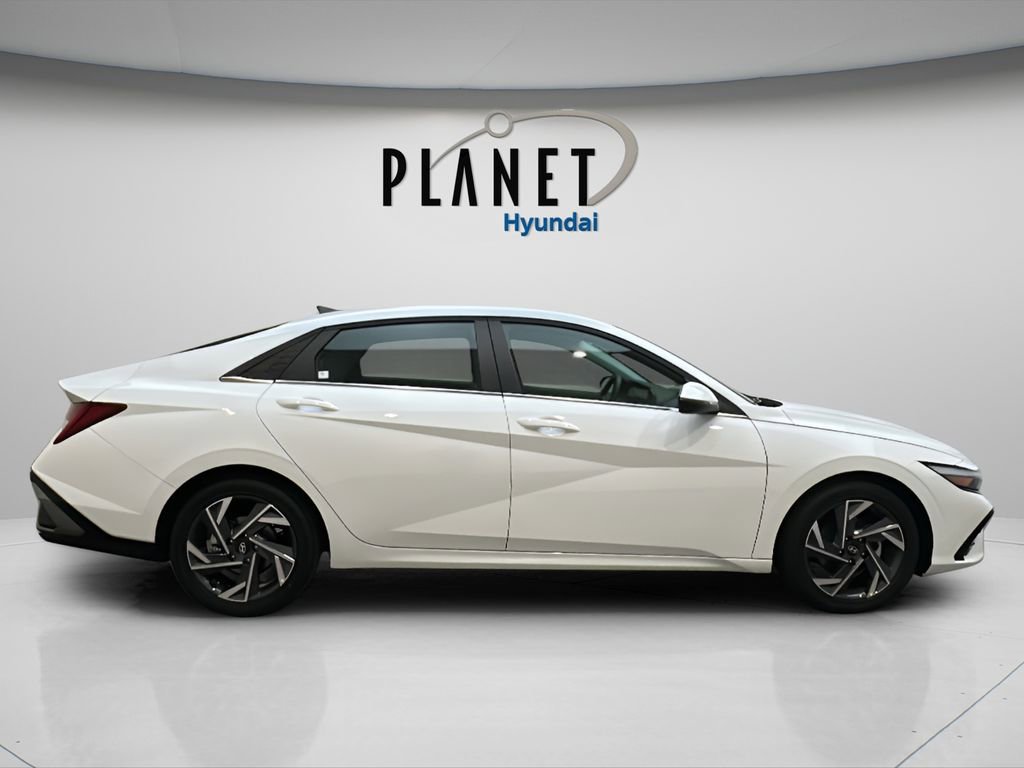 Certified 2025 Hyundai Elantra Limited image 8