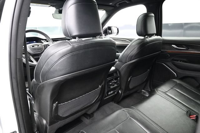 Used 2023 Jeep Grand Cherokee Overland AWD/4WD image 25