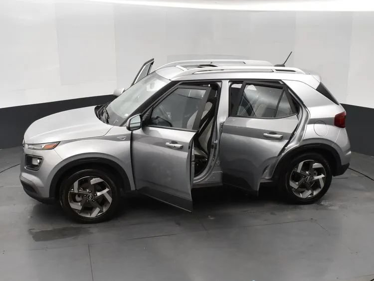 Used 2025 Hyundai Venue SEL FWD image 7