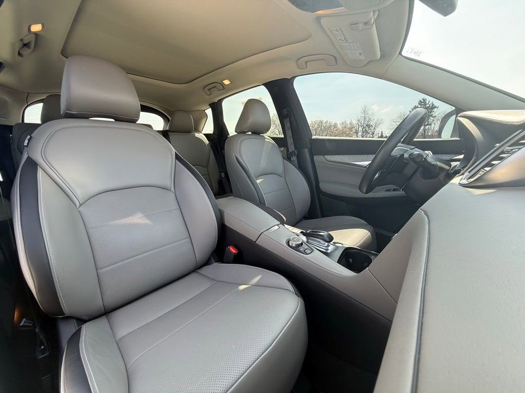 Used 2024 INFINITI QX50 Sensory image 32