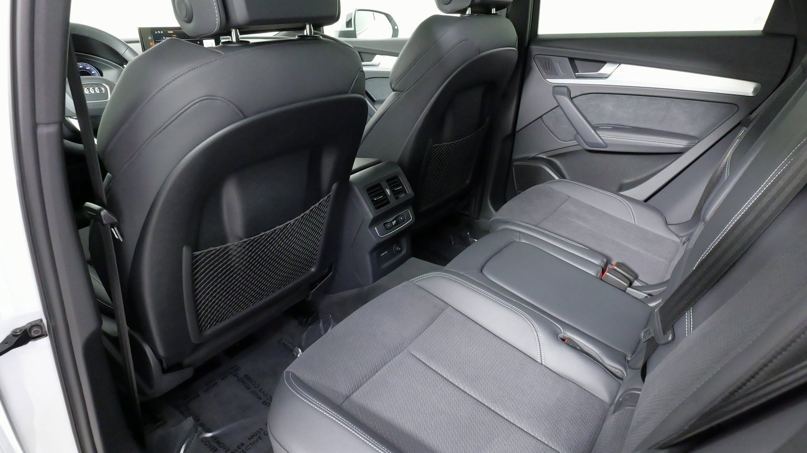 Used 2024 Audi Q5 e Premium Plus w/ Premium Plus Package image 45